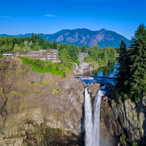 Snoqualmie lodge - Salish Lodge & Spa and the Snoqualmie Falls on Nov. 1, 2019. Snoqualmie Falls is the most important sacred site for the Snoqualmie Tribe. (Dorothy Edwards/Crosscut)